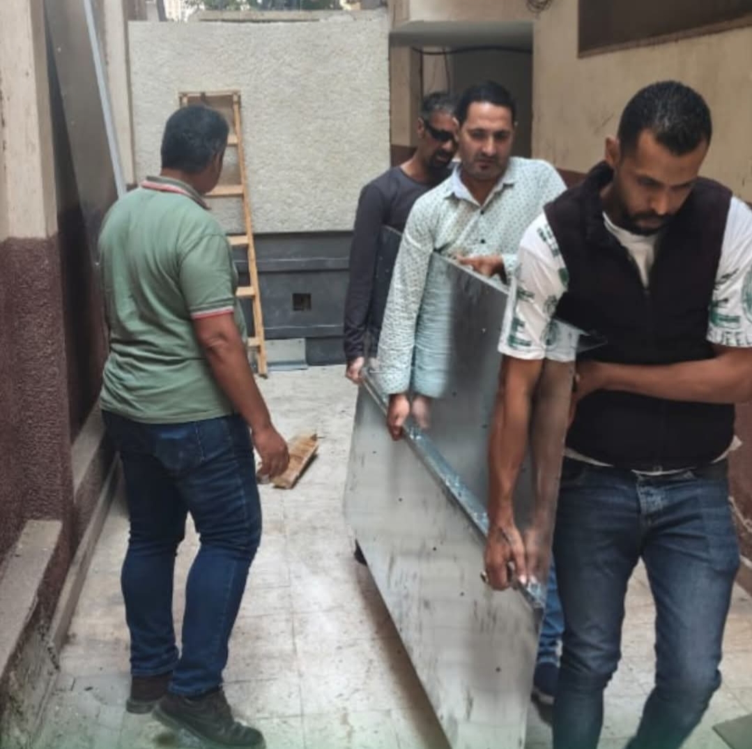 جانب من إزالة المصعد، فيتو