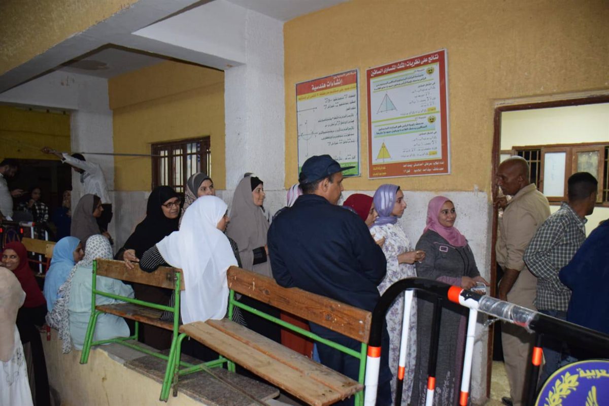 حشود كبيرة للناخبين أمام لجان النواب ببني سويف