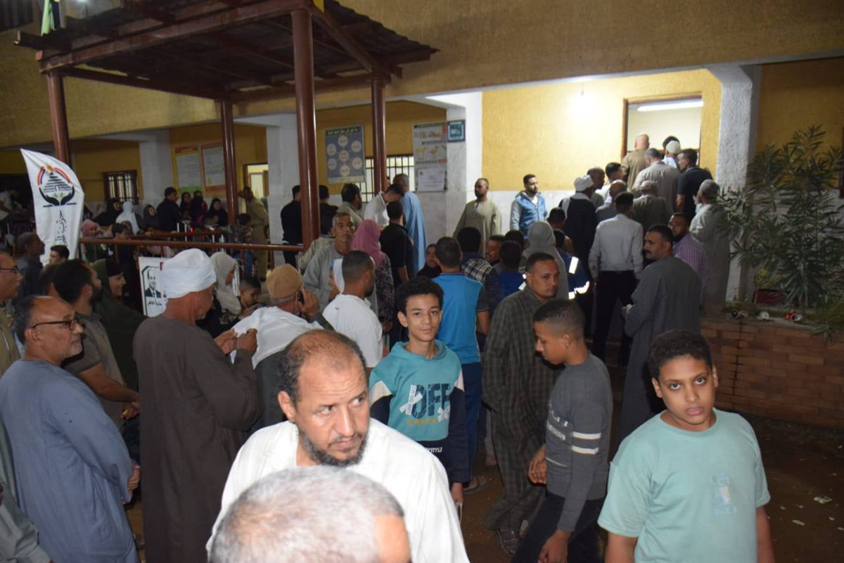 حشود كبيرة للناخبين أمام لجان النواب ببني سويف