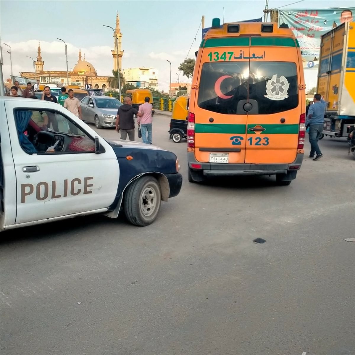 جانب من انتشال الجثمان، فيتو