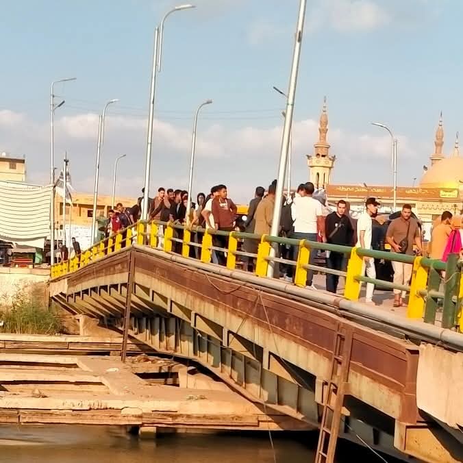 تجمهر المواطنين خلال انتشال الجثمان، فيتو