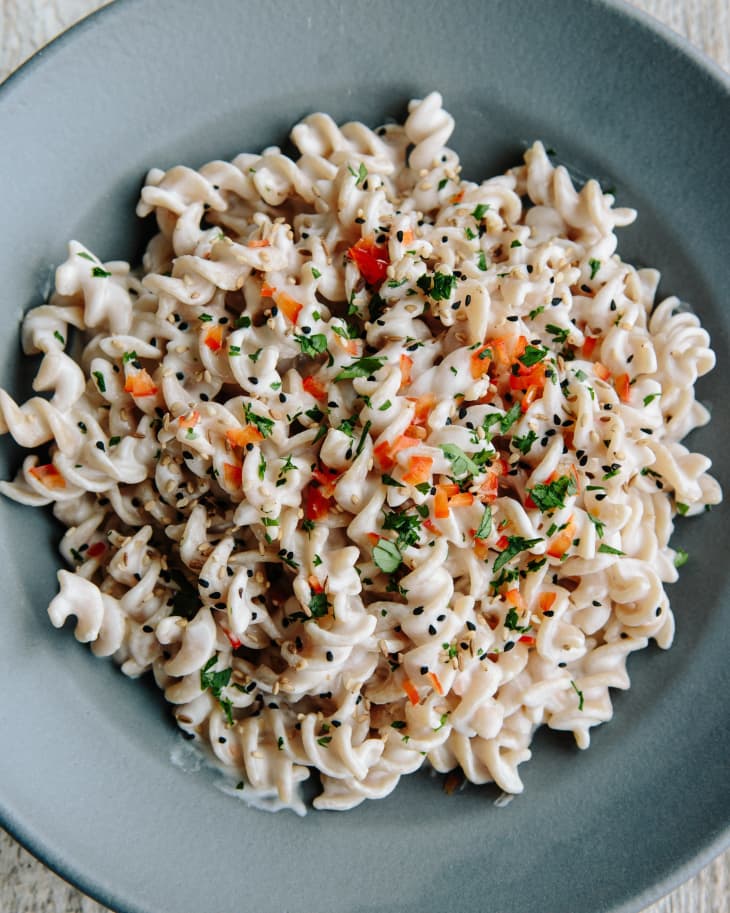 مكرونة بصوص الزبادي