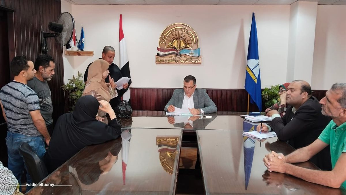 ياسر عمارة يواصل استقبال المعلمين وأولياء الأمور لحل مشكلاتهم