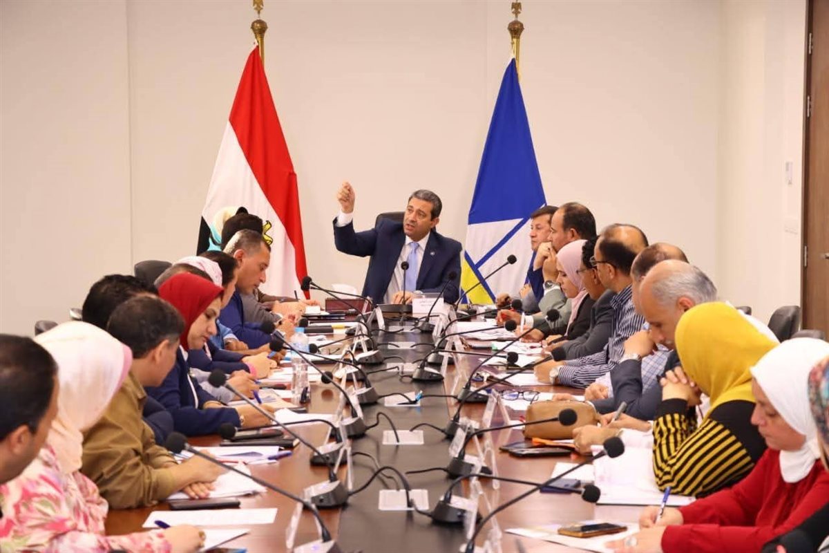 محافظ دمياط يرأس اجتماع لجنة الإعلانات