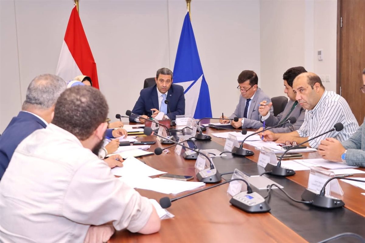 محافظ دمياط يواصل اجتماعات الخطط الاستثمارية للقطاعات الخدمية