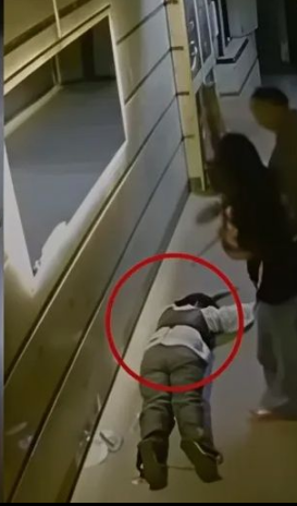 سقوط الفتاة معشيًا عليها بعد ضربها بوحشية، فيتو