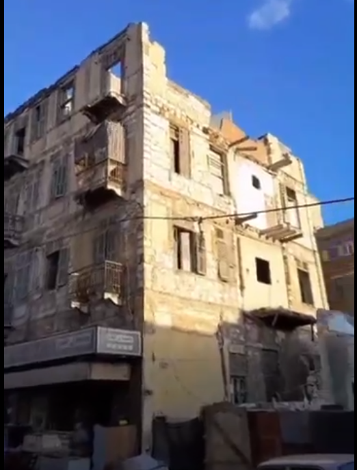 عقار مهجور ينذر بكارثة في الإسكندرية، فيتو
