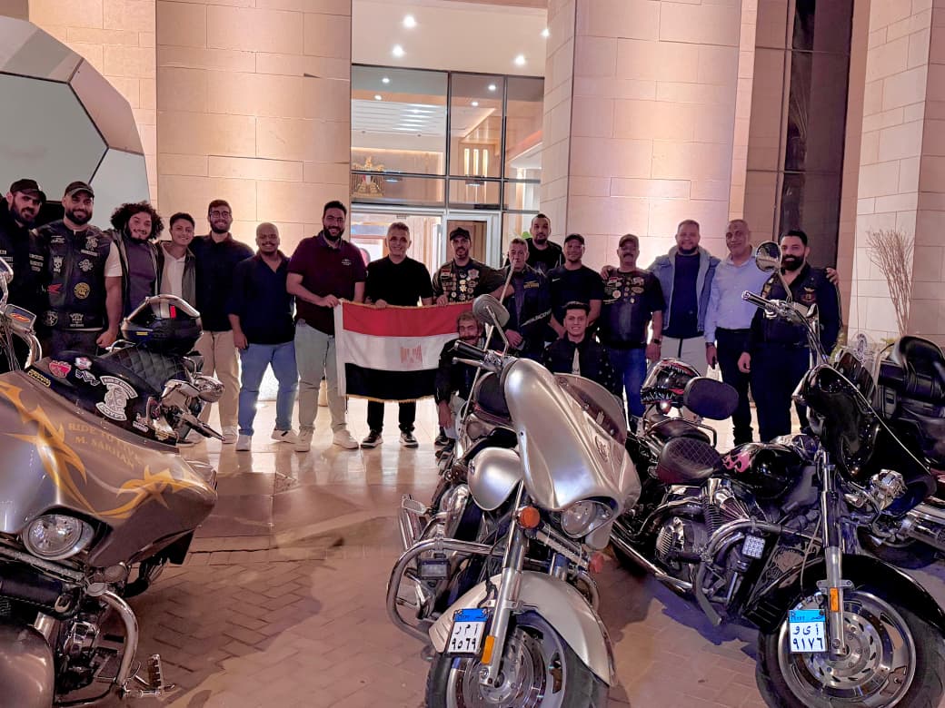 أشرف صبحي يلتقي شباب الدراجات النارية والسيارات قبل جولتهم في سيناء