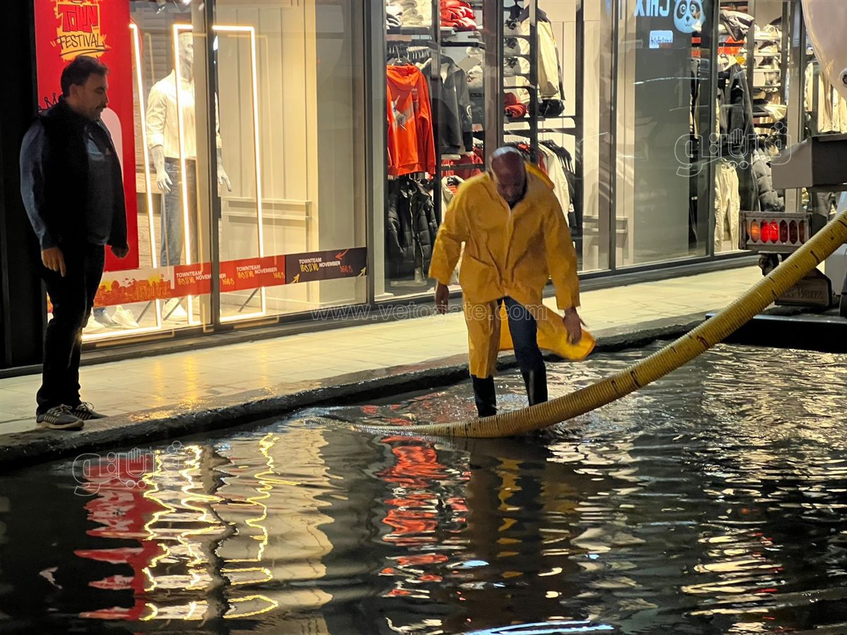 الدفع بسيارات ومعدات الأحياء لسحب وشفط مياه الأمطار ببورسعيد، فيتو 