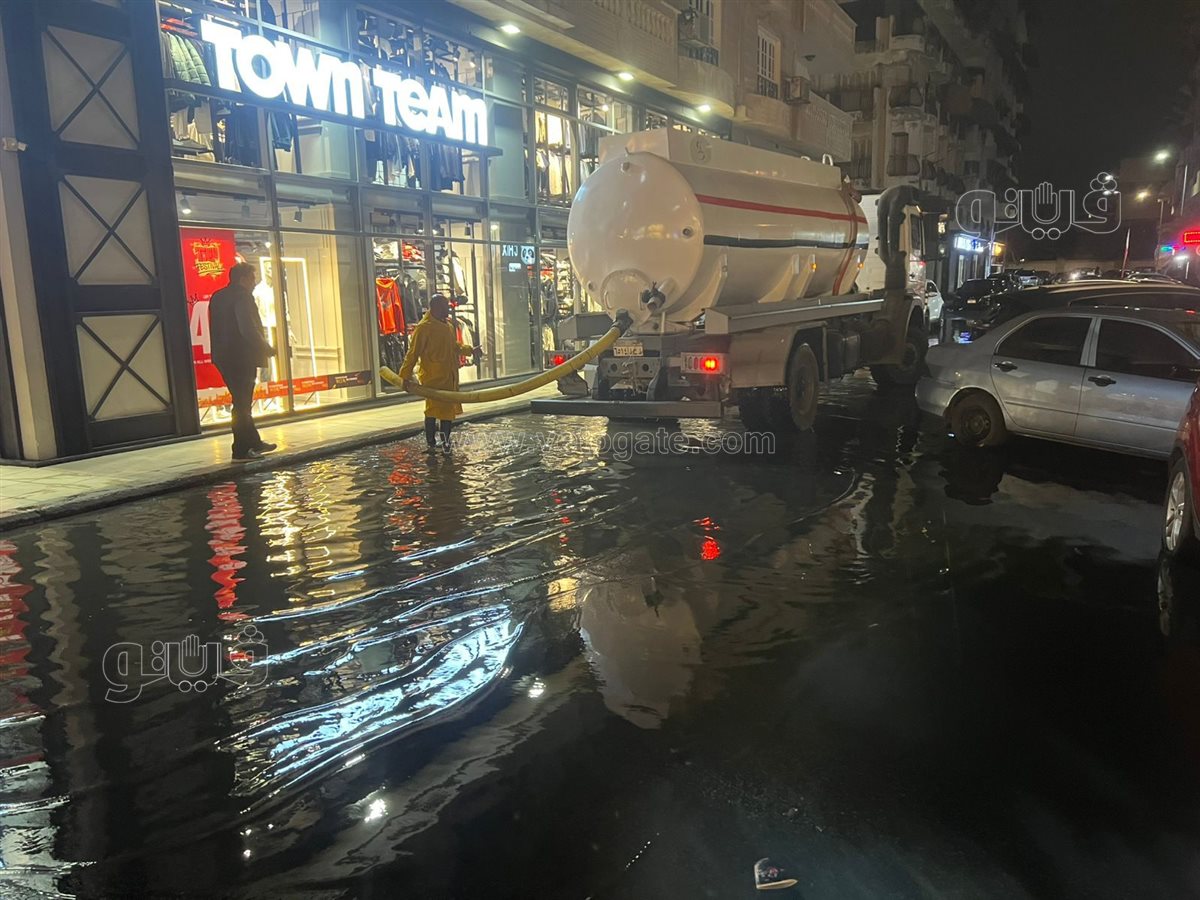 الدفع بسيارات ومعدات الأحياء لسحب وشفط مياه الأمطار ببورسعيد، فيتو 