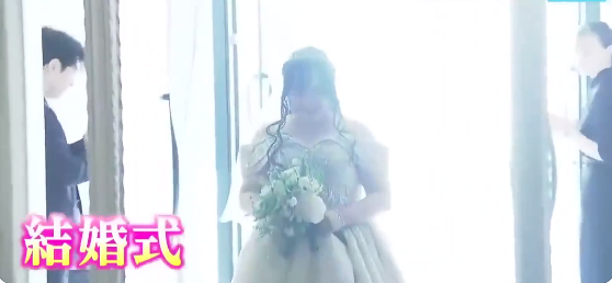 لحظة زواج كانو من زوجها الرقمي كلاوس، فيتو