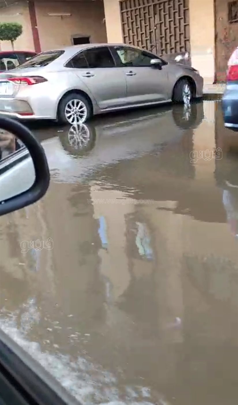 تراكم الأمطار بشوارع الضواحي ببورسعيد، فيتو