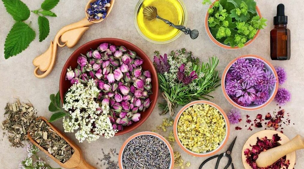 روتين العناية بالبشرة بالأعشاب