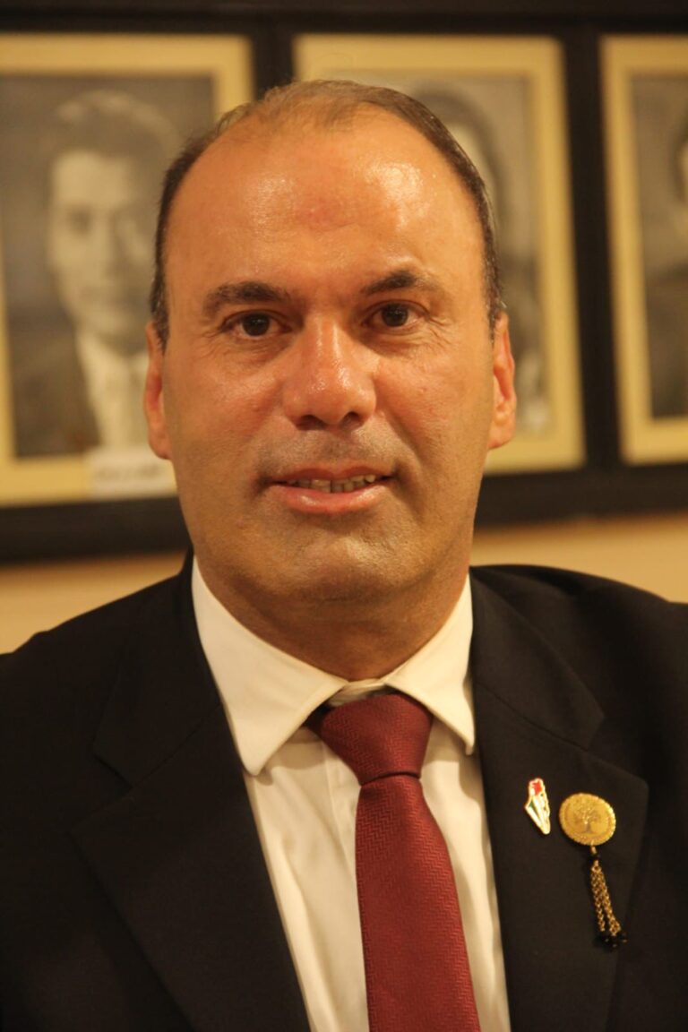 د. كمال الحسيني، فيتو