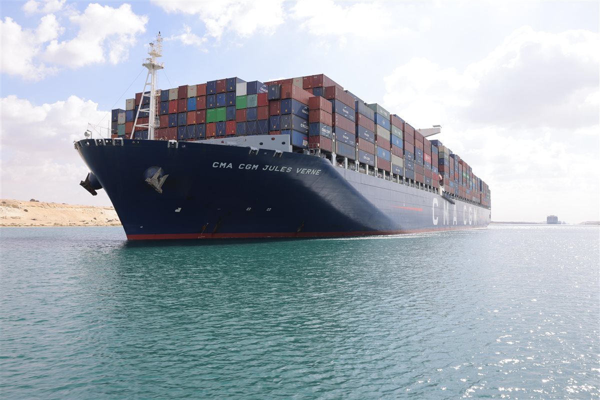 السفينة خلال عبورها من قناة السويس، فيتو