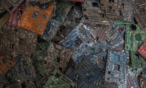 تعدين البيتكوين ينتج آلاف الأطنان من النفايات، فيتو