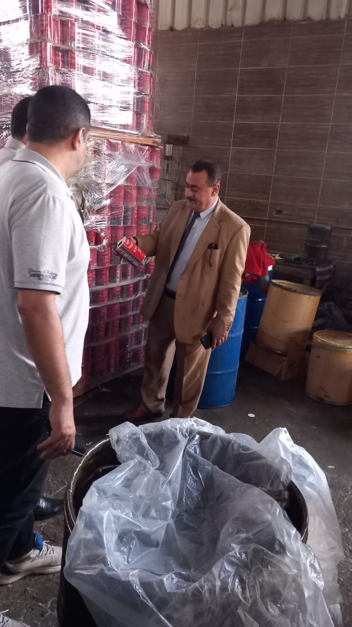 ضبط 8900 عبوة شحم منتهية الصلاحية داخل مصنع لانتاج الزيوت بدمياط