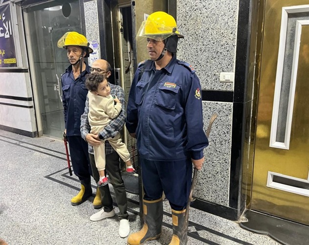 أمن الفيوم.. إنقاذ أب وطفله محتجزين داخل مصعد