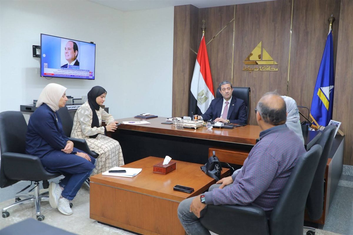 محافظ دمياط يتابع مشروع ازدواج ورصف طريق رأس البر الغربي