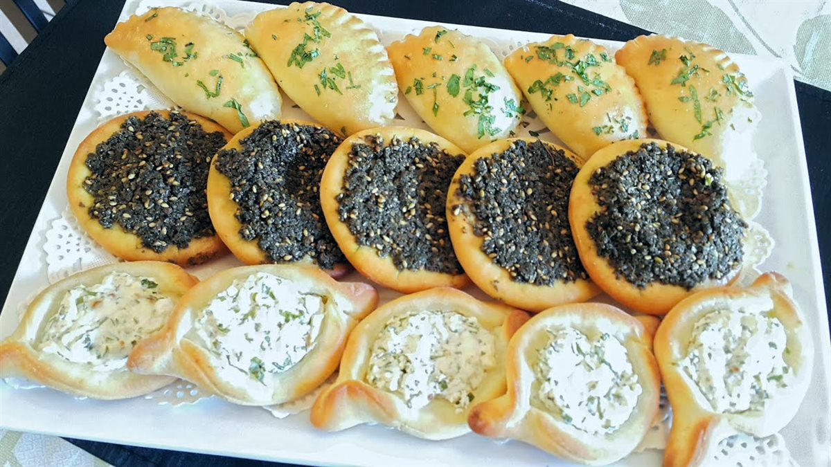 فطاير جبنة بالزعتر