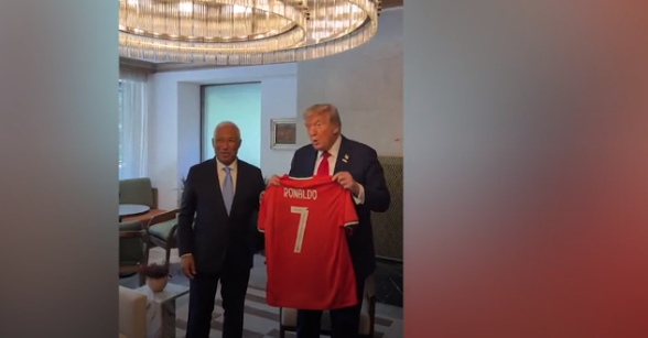 رونالدو يهدي قميصه لترامب، فيتو