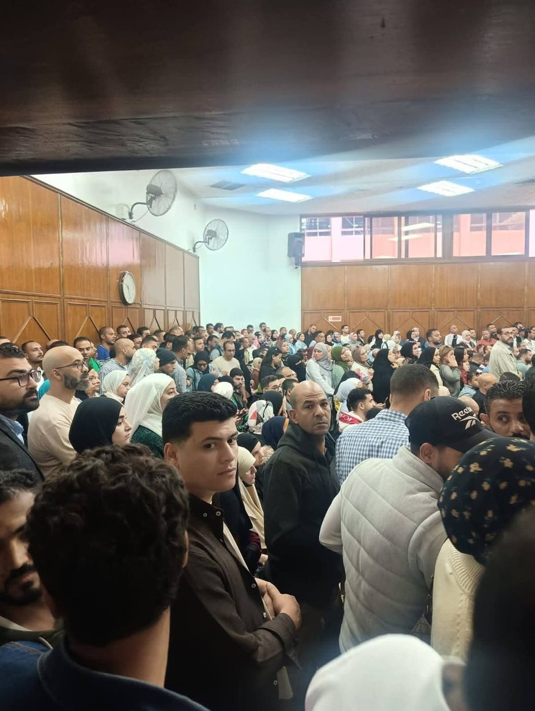 طلاب وخريجي التعليم المفتوح خلال الجلسة