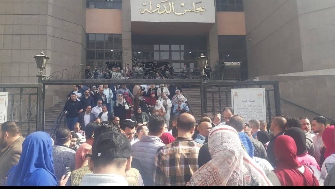 طلاب وخريجي التعليم المفتوح خلال الجلسة