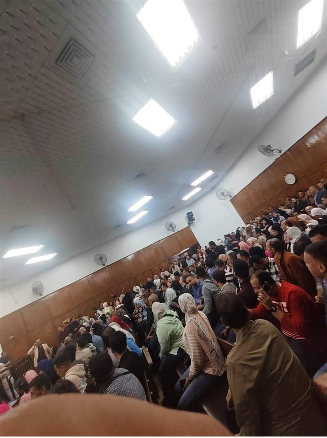 طلاب وخريجي التعليم المفتوح خلال الجلسة