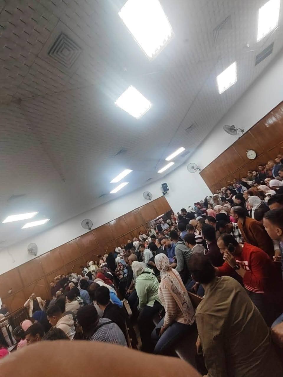 طلاب وخريجي التعليم المفتوح خلال الجلسة