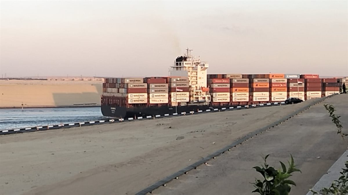 جانب من عبور السفن، فيتو