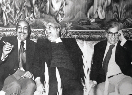 مصطفى امين يتوسط احمد رجب وكمال الطويل 