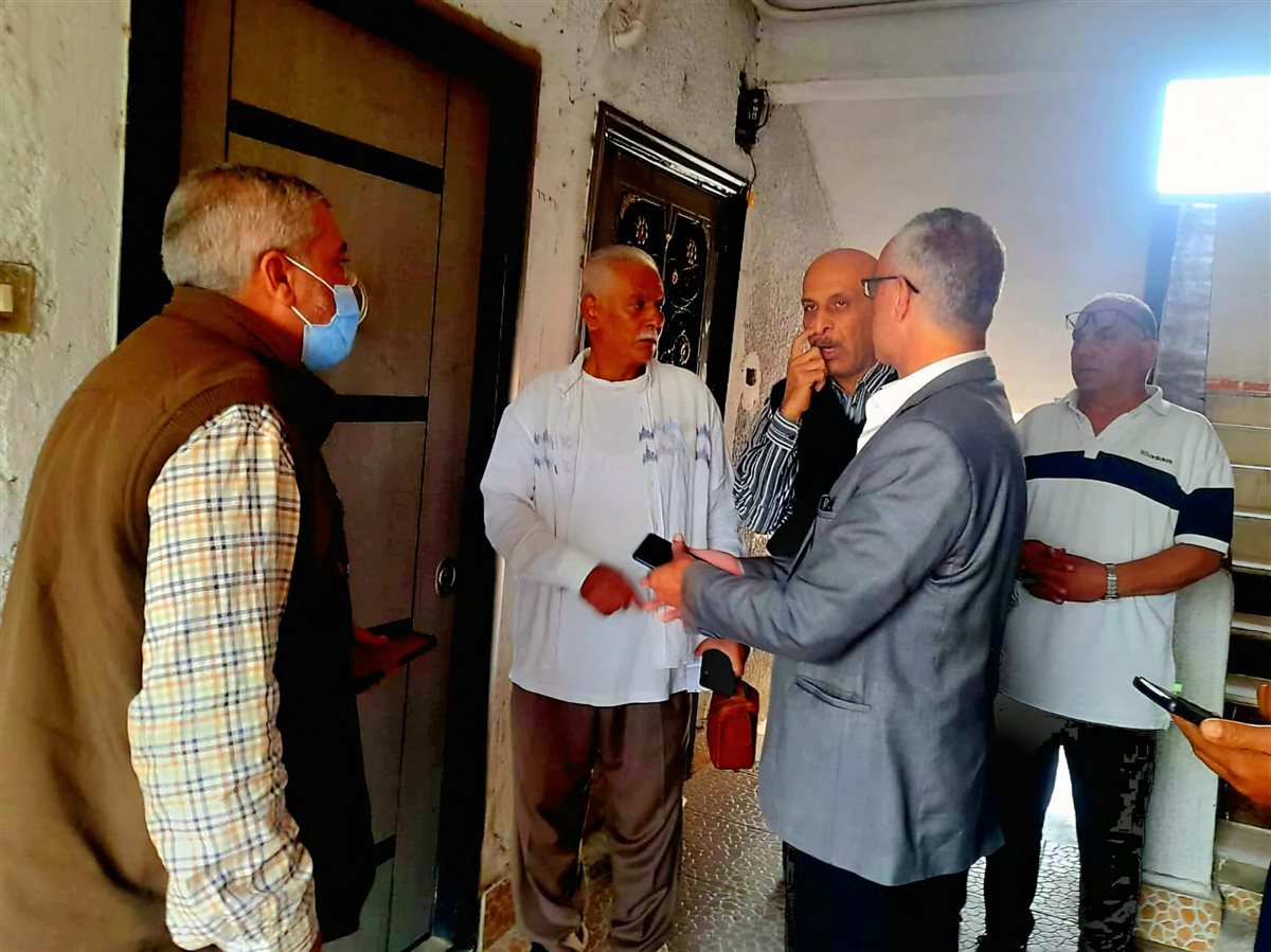 وكيل زراعة الإسماعيلية خلال ضبط الجمعية وهي مغلقة،فيتو