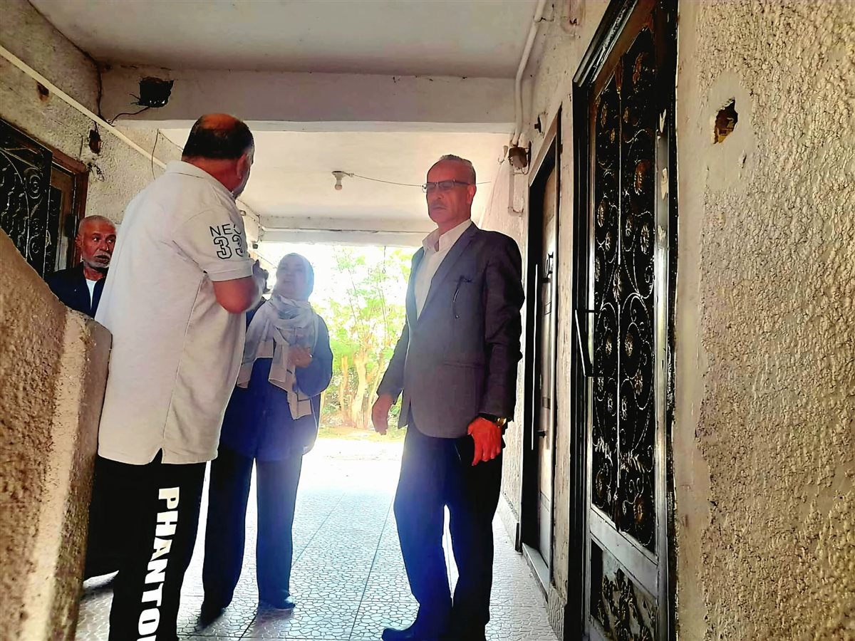 وكيل زراعة الإسماعيلية خلال ضبط الجمعية وهي مغلقة،فيتو