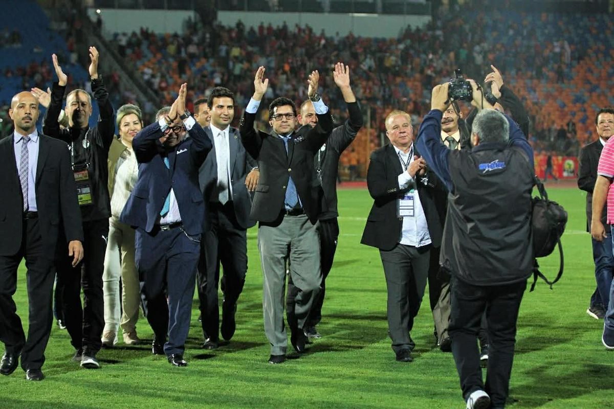 وزير الشباب يحتفل بالانجاز 