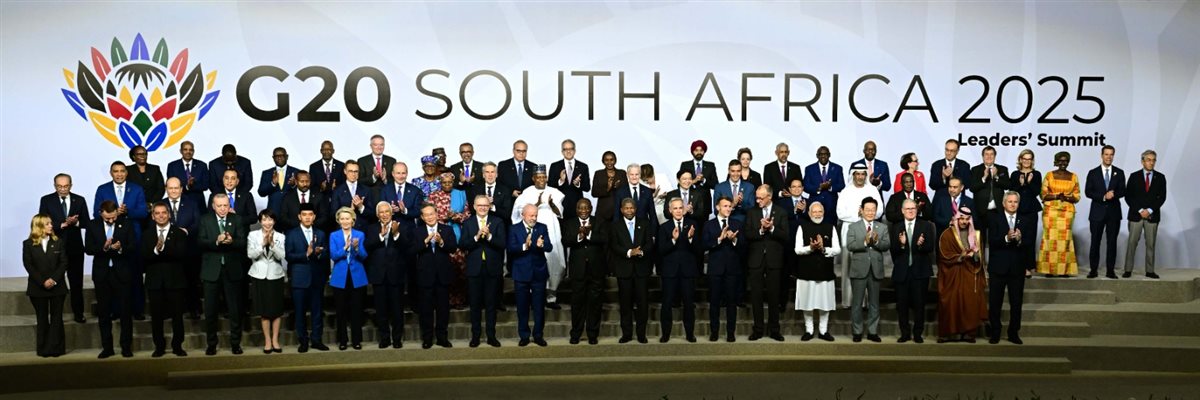 رئيس الوزراء في الصورة الجماعية للقادة المشاركين في قمة العشرين في جوهانسبرج&nbsp;