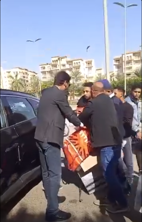 لحظة الاعتداء على عامل دليفري، فيتو