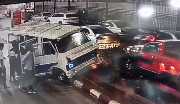 طفل يقود سيارة يتسبب في حادث، فيتو