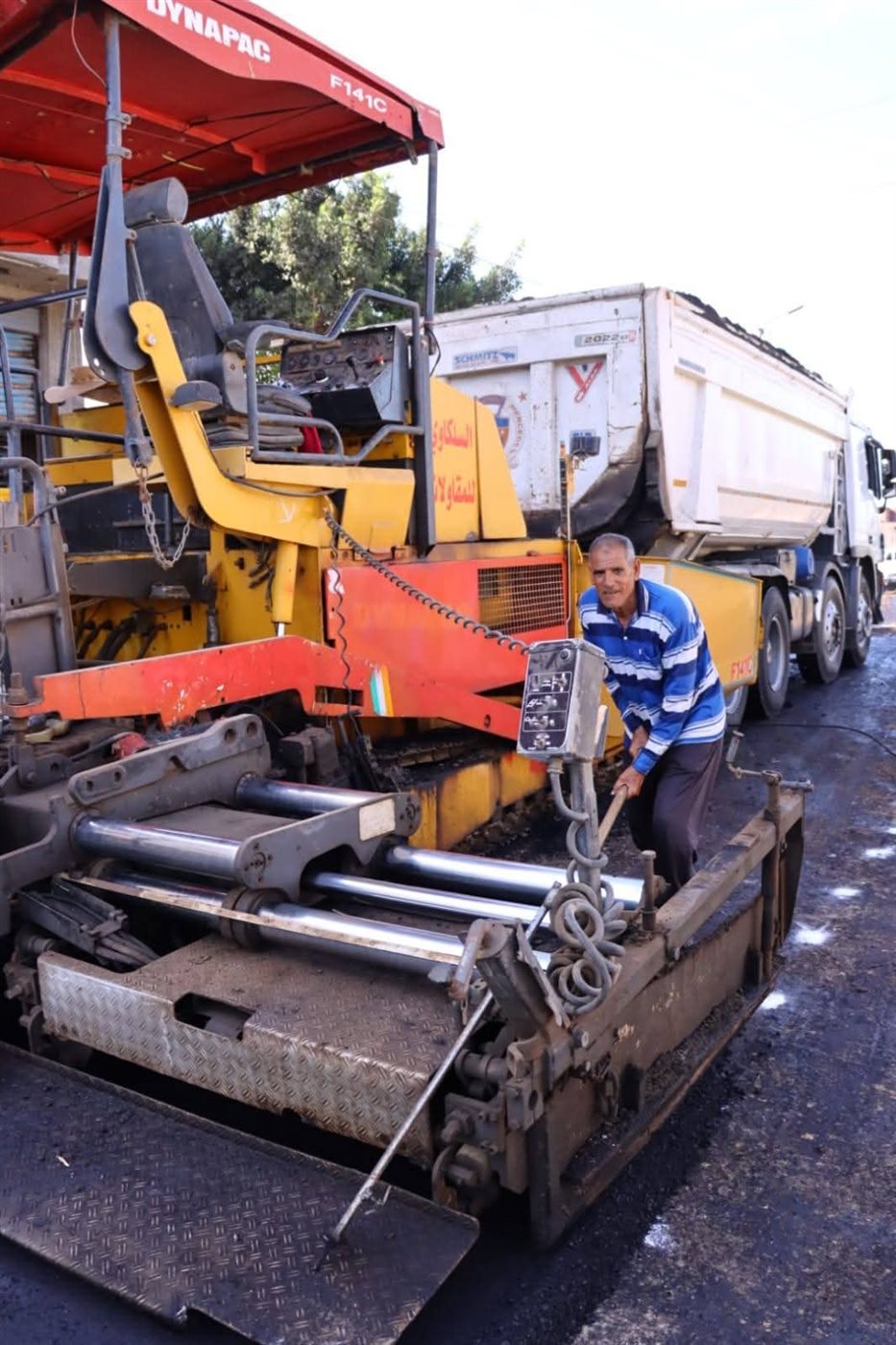 محافظ دمياط يتفقد أعمال رصف طريق الرحامنة