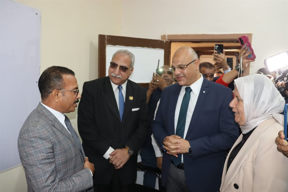 محافظ القليوبية يتفقد اللجان الانتخابية، فيتو