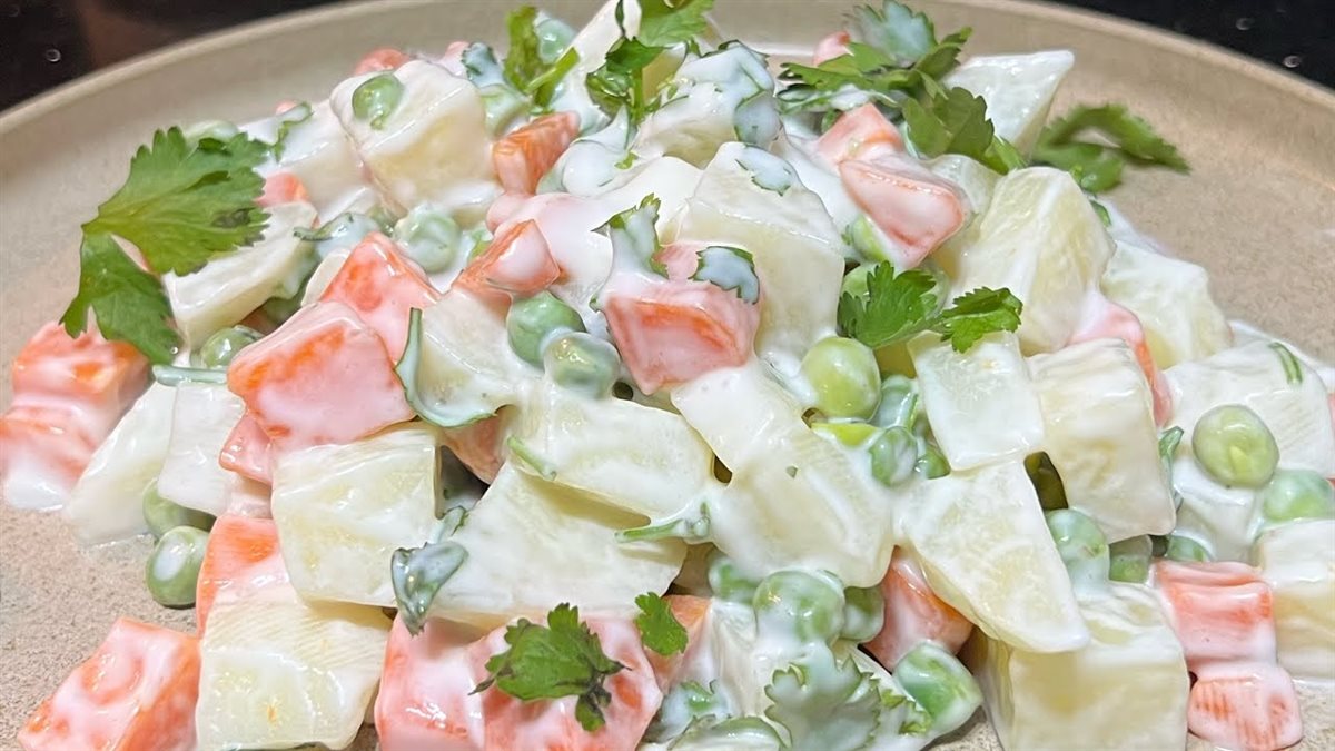 سلطة البطاطس بالمايونيز 