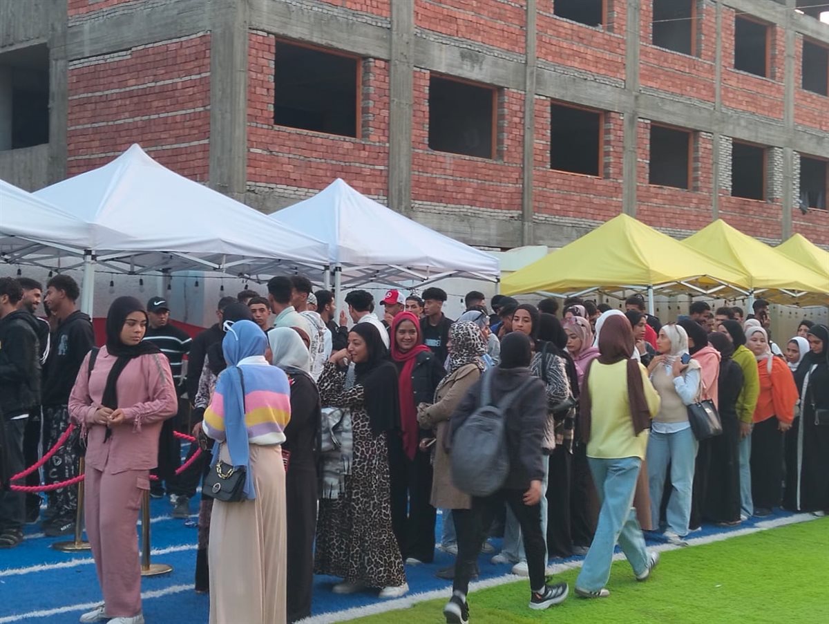 جانب من توافد الناخبين عن اللجان، فيتو