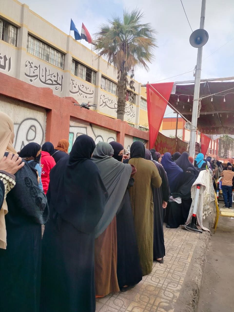 إقبال كبير من النساء على اللجان الانتخابية بدمياط