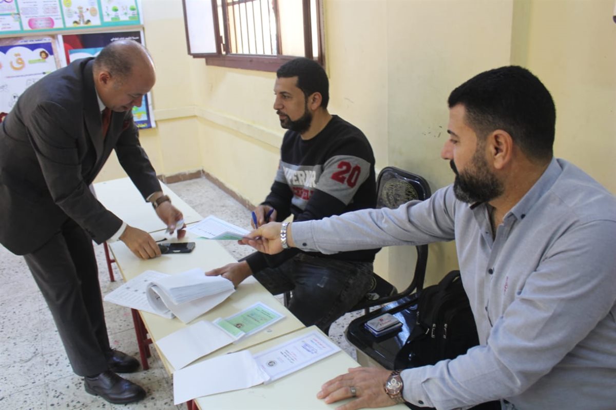 رئيس جامعة المنصورة يدلي بصوته