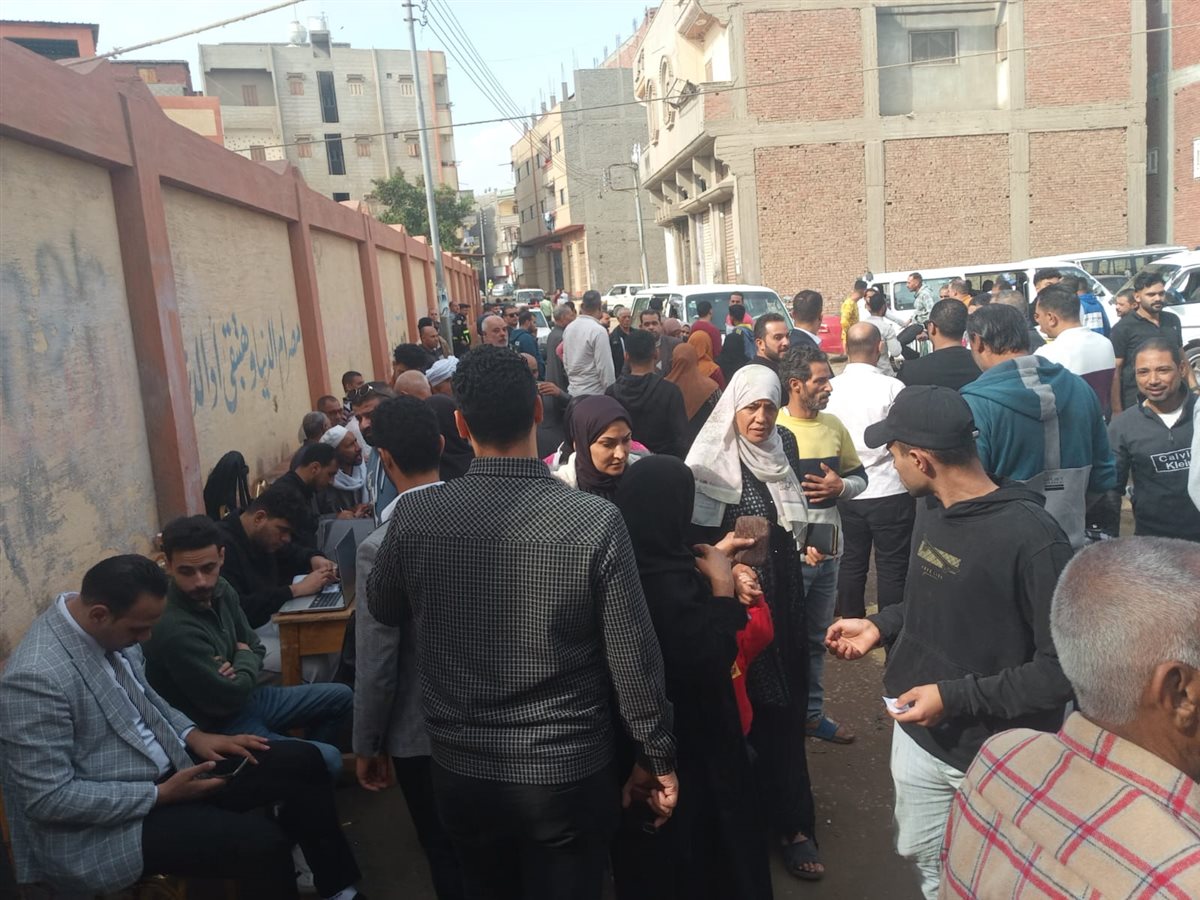 اقبال متزايد في اليوم الثاني