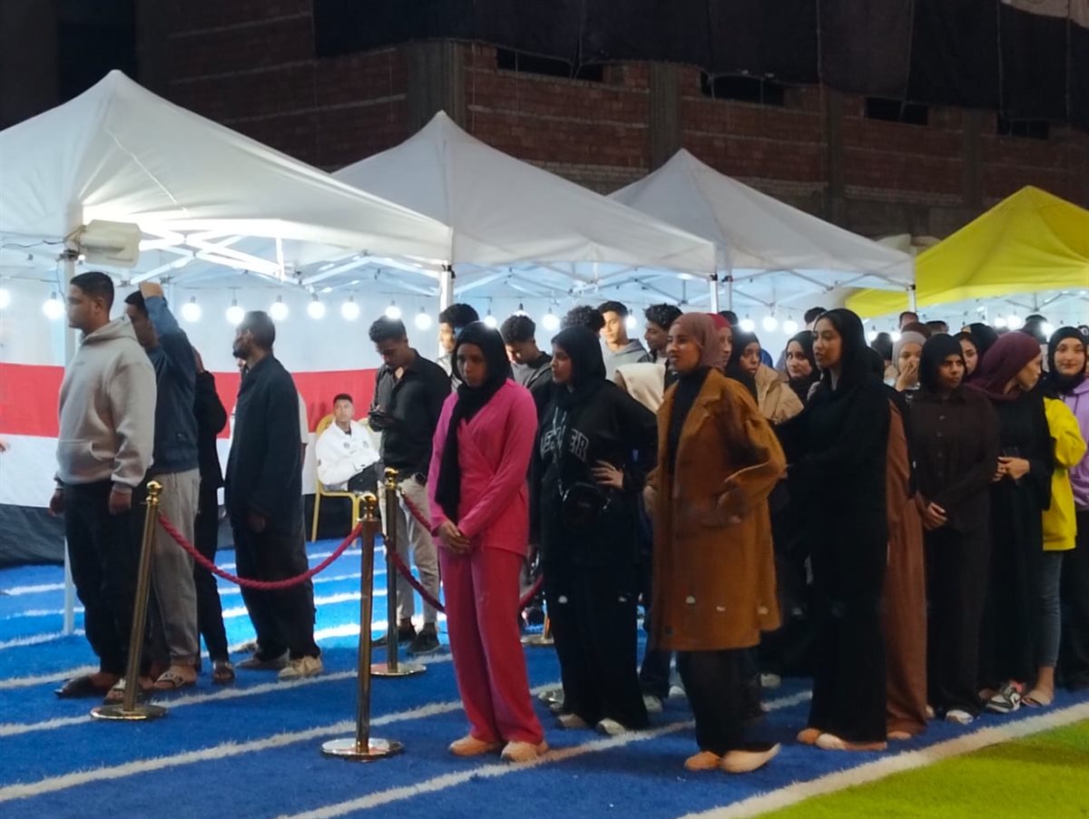 جانب من المشهد أمام اللجان، فيتو