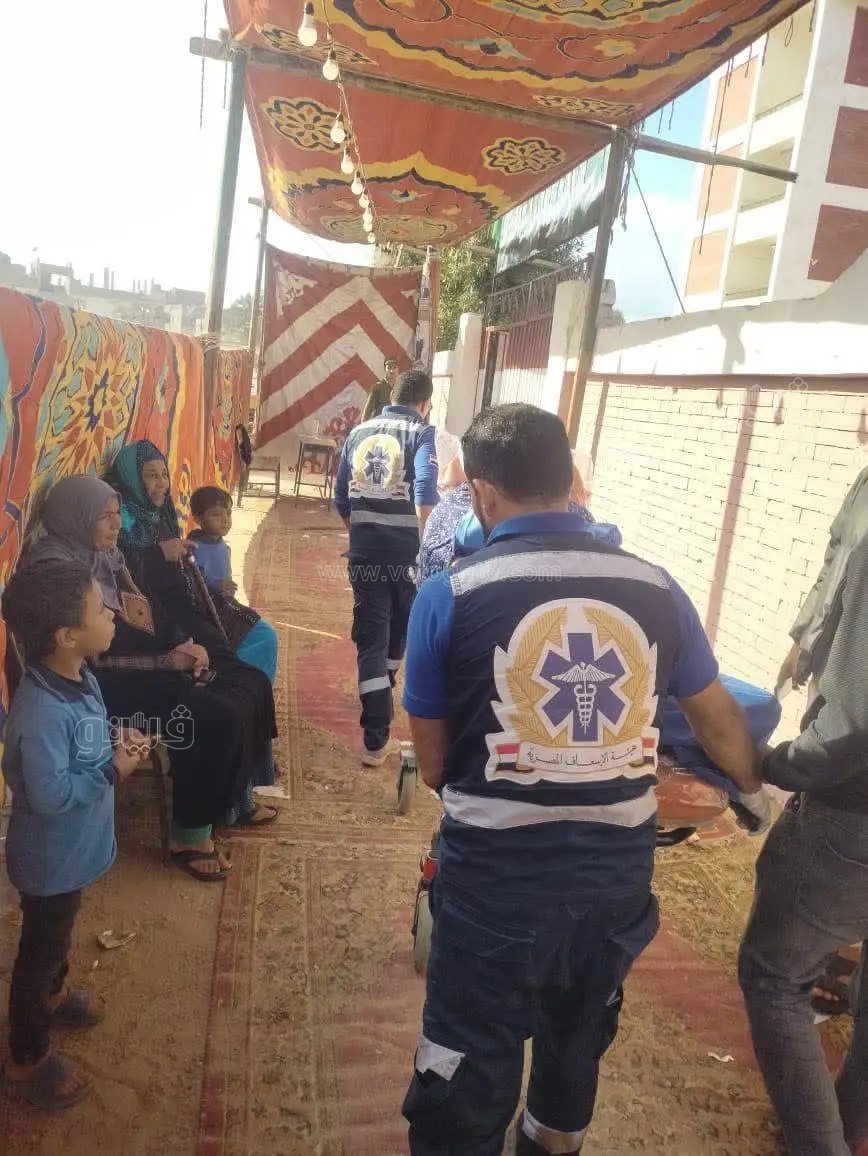 <spancolor:hsl(0,0%,0%);