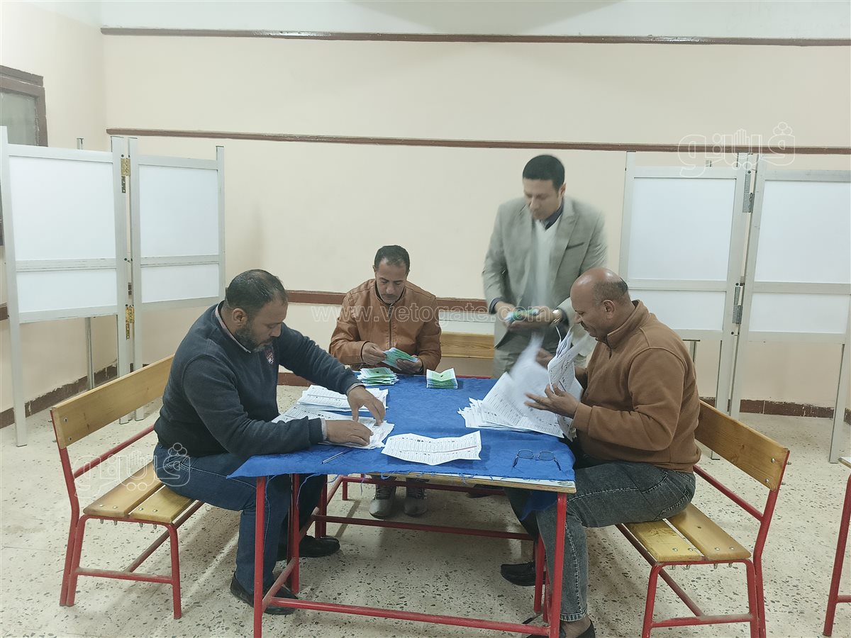 <spancolor:hsl(0,75%,60%);