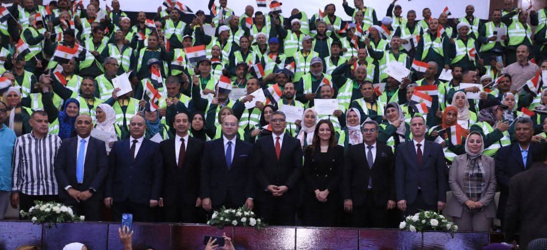 تكريم 170 عامل نظافة لمشاركتهم في تجميل محيط المتحف الكبير 