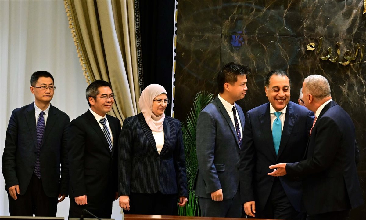 توقيع عقد إنشاء واحد من أكبر مجمعات الصناعات الكيميائية الفوسفاتية، فيتو