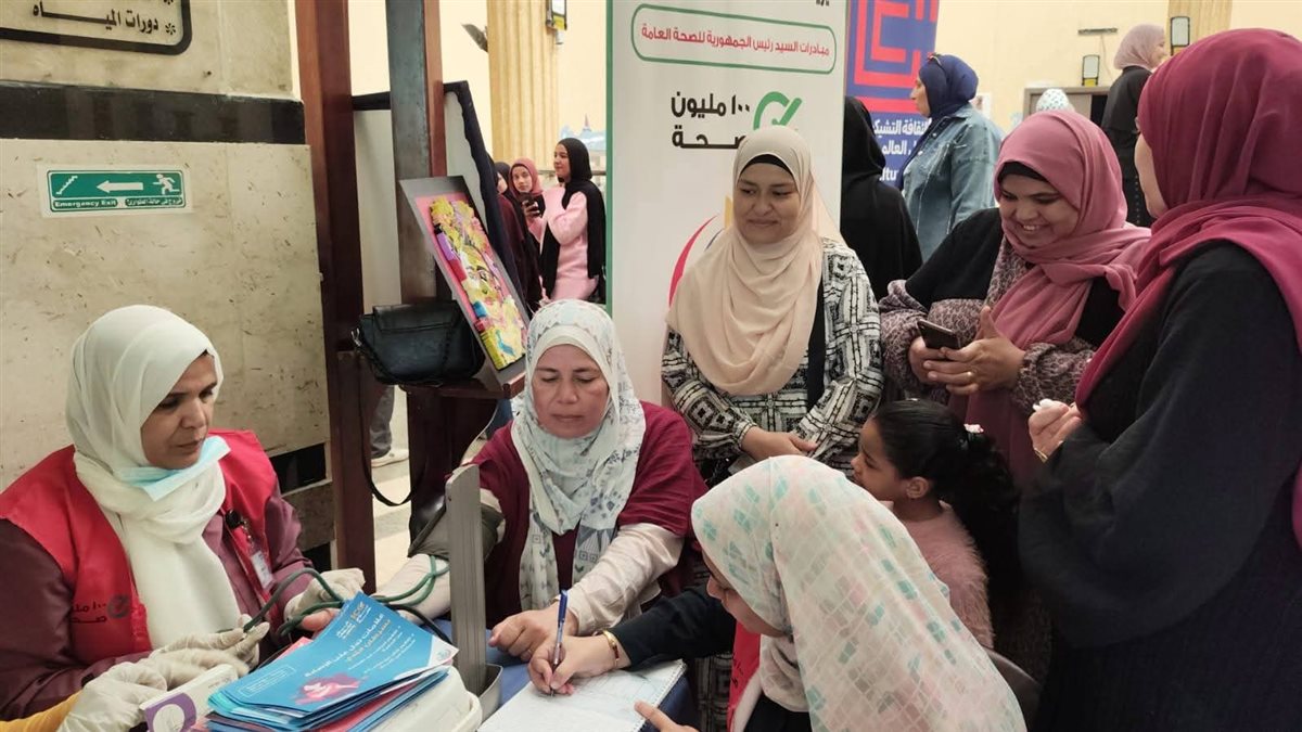 جانب من إقبال المشاركين على مبادرة 100 مليون صحة، فيتو&nbsp;